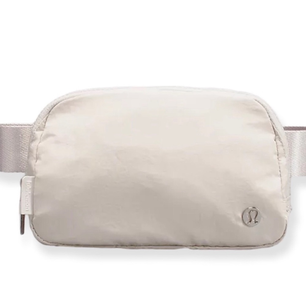 * NWT * Everywhere Belt Bag - White Opal
